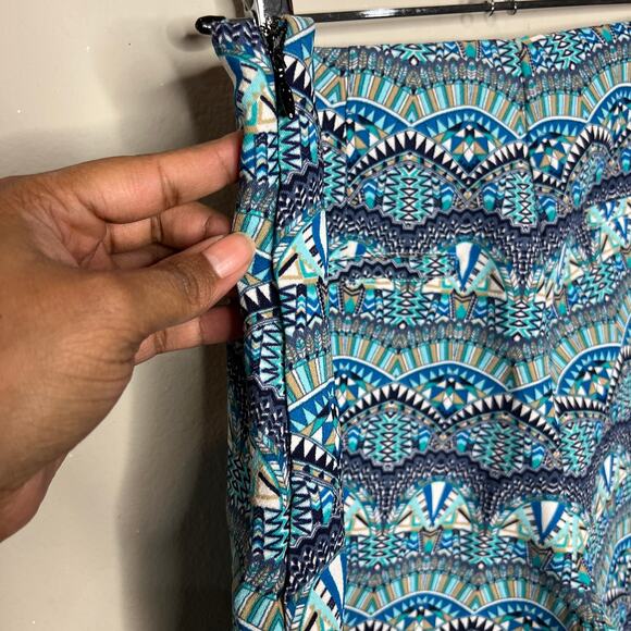 Forever 21 Blue Green Aztec Print Flat Front Side Zip Shorts Women's Size Large - Picture 3 of 6